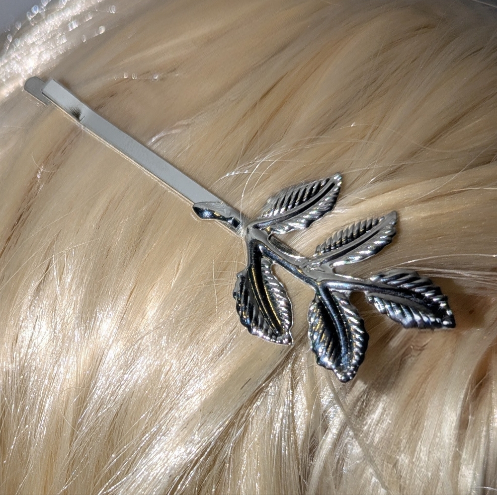 🍁 3/$15 Boutique Leaf Barrettes